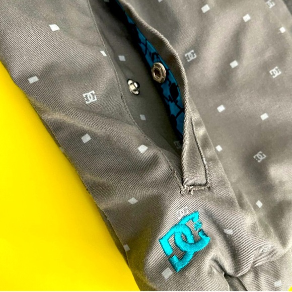 EUC - WOMENS DC BOMBER JACKET SLIM FIT SIZE SMALL - Picture 6 of 11